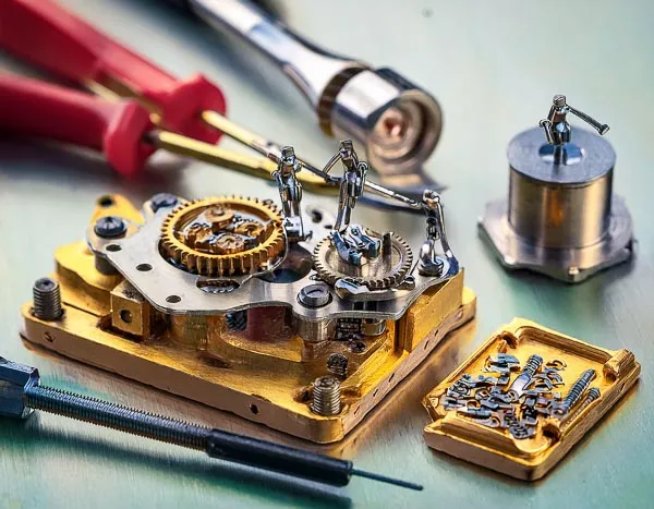 Pièce d'horlogerie restaurée par un artisan : réparation pendule à Cotignac