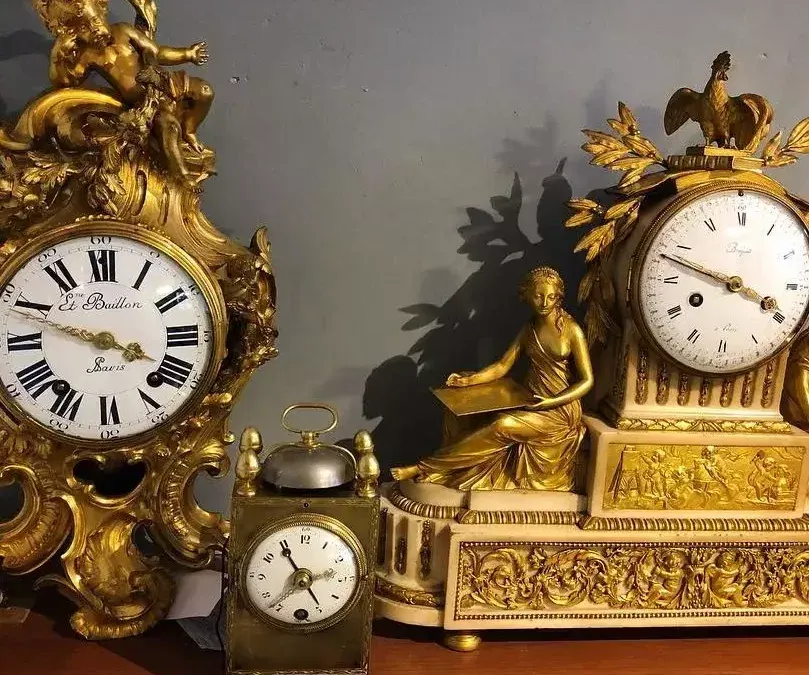 Mouvement mécanique démonté pour restauration : réparation pendule à Cotignac